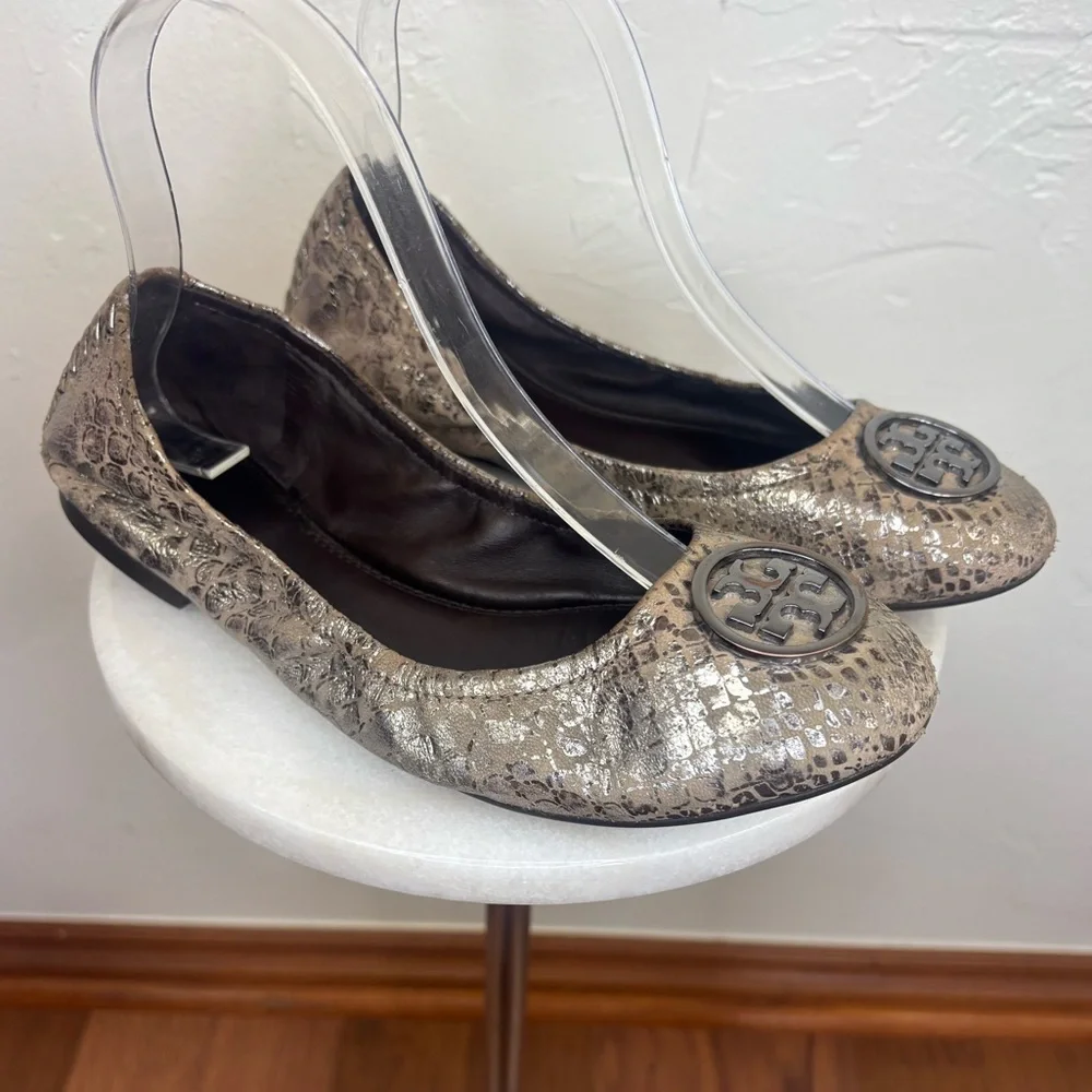 TORY BURCH Minnie Reva Flat Metallic Silver Heidi Ballet Logo‎ Leather Shoe 8.5